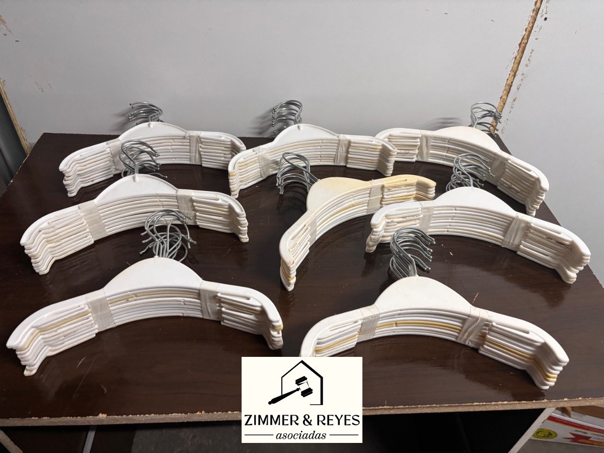 Lote de 80 Perchas Infantiles Blancas