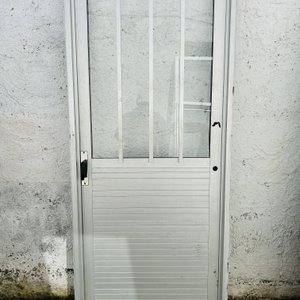 Lote #003 – Puerta de aluminio con marco – 80x200cm - imagen 3