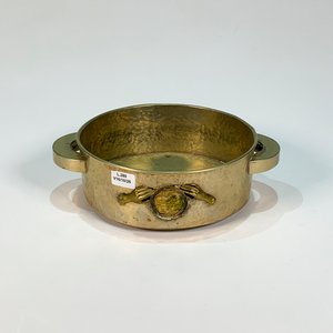 Centro de mesa circular de metal con asas y decoración de manos - imagen 1
