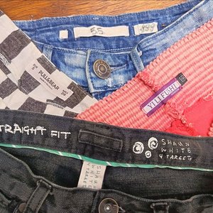 Lote de Ropa Femenina: Chaqueta, Musculosas, Canguro, Short y Más - imagen 3