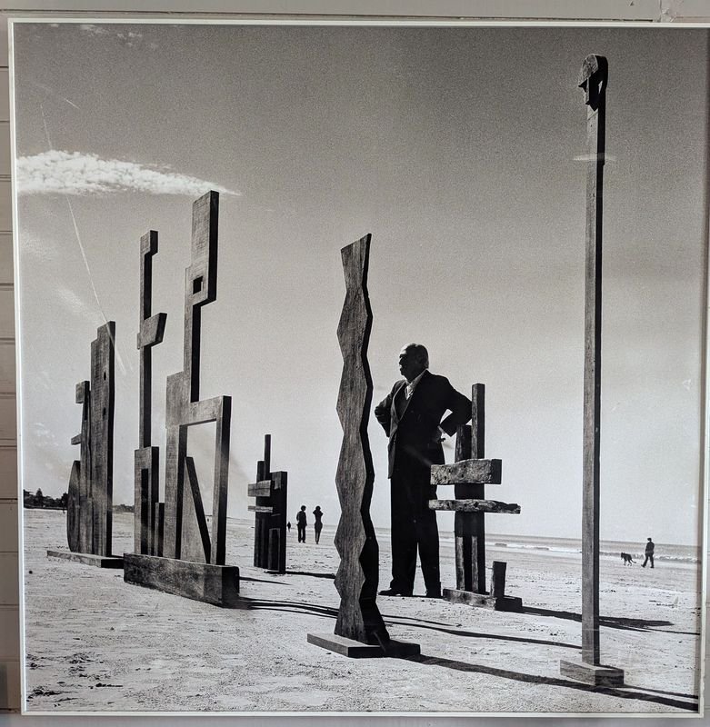 Reproducción de fotografía de Alfredo Testoni en la playa de Carrasco