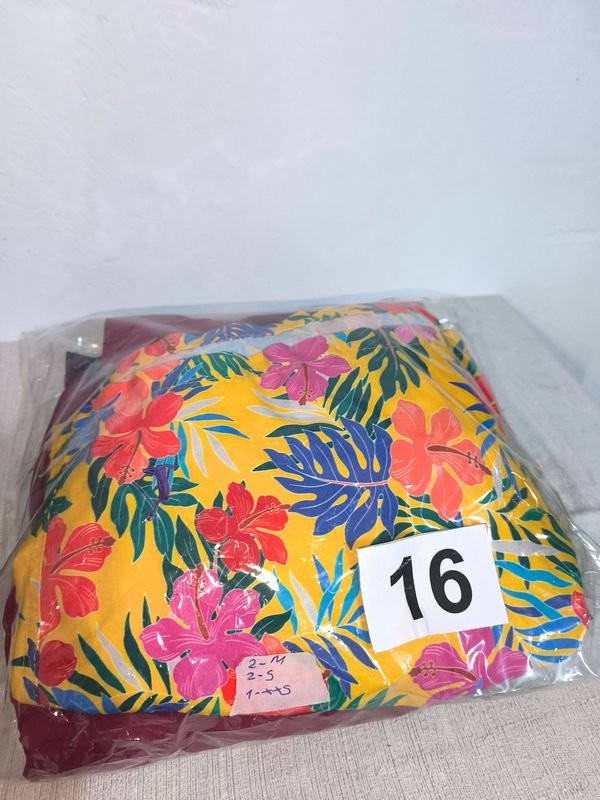 Ropa de baño para hombre - Shorts coloridos y florales - imagen 2