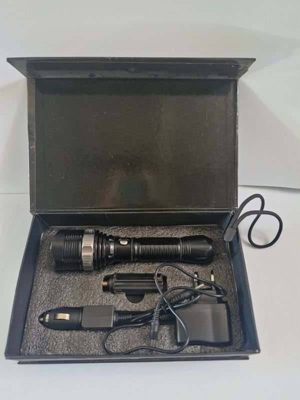 Linterna LED Rechargeable con Alta Brillantez - imagen 3