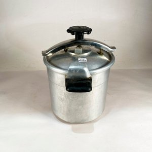 Lote siguiente: Olla a Presión de Aluminio con Perilla Negra Fisurada