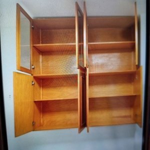 Mueble Aéreo de Madera con Vitrina y Puertas Ciegas - imagen 3