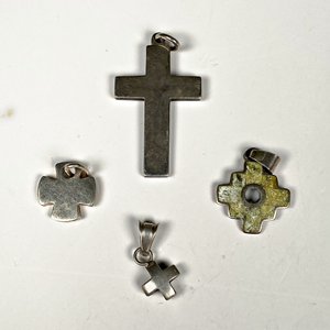 Lote de Cuatro Cruces de Plata Diferentes - imagen 2