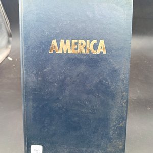 Lote anterior: Libro "America" Tapa Dura Azul