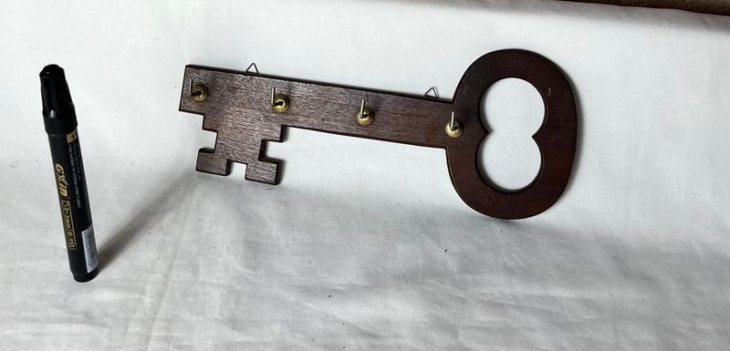 Porta Llaves de Madera con Forma de Llave Antigua