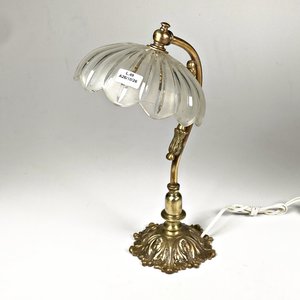 Lote siguiente: Lámpara de Bronce con Pantalla Labrada - Altura 32 cm
