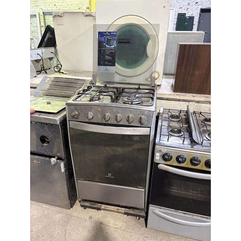 Lote anterior: Cocina a gas marca Indurama con 4 hornallas, condición variable