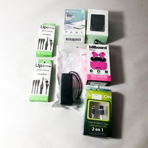 Lote anterior: Set de 7 Accesorios Electrónicos: Auriculares Bluetooth y Cargadores USB