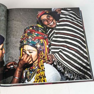Libro "A Photographer's Pilgrimage: 30 Years of Great Reportage" de Kazuyoshi Nomachi, Tapa Dura - imagen 2