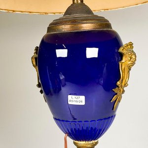 Lámpara de loza azul y bronce, con base labrada ,altura 46 cm con pantalla - imagen 5