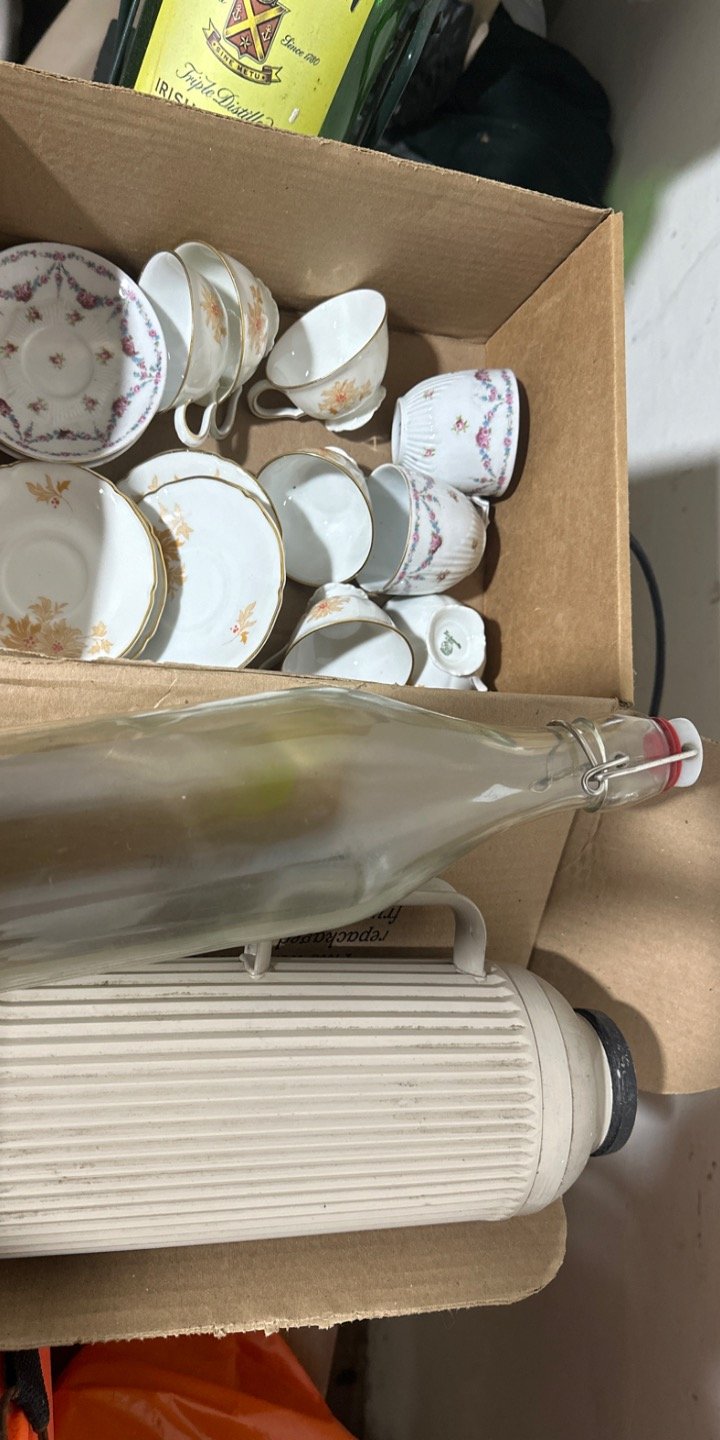 Juego de Tazas y Platos con Termo Botella