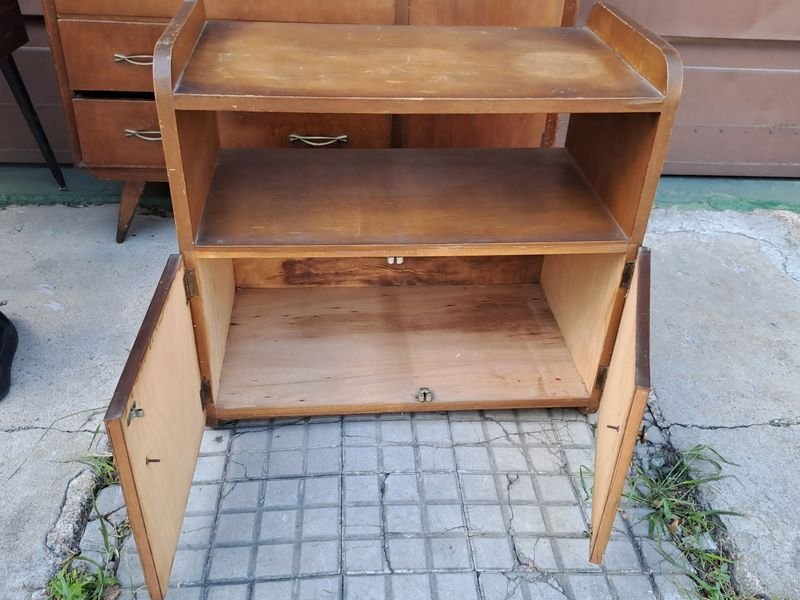 Mesa para TV con dos puertas en muy buenas condiciones - imagen 2