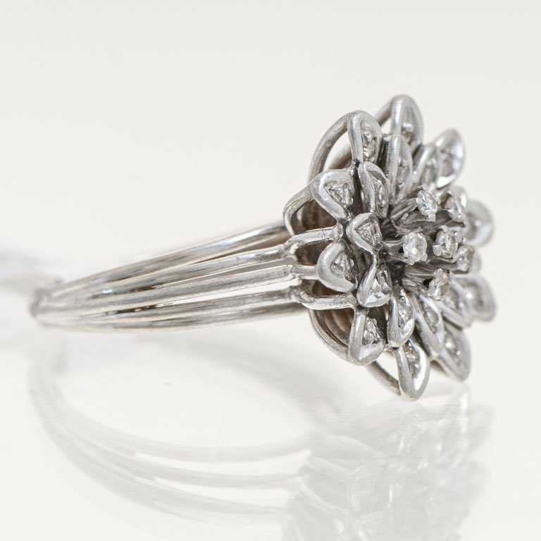 Anillo de platino con brillantes - imagen 2