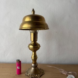 Lote siguiente: Lámpara de Mesa Metálica Dorada Estilo Clásico