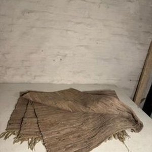 Lote anterior: Alfombra Tejida Artesanal de Cuero