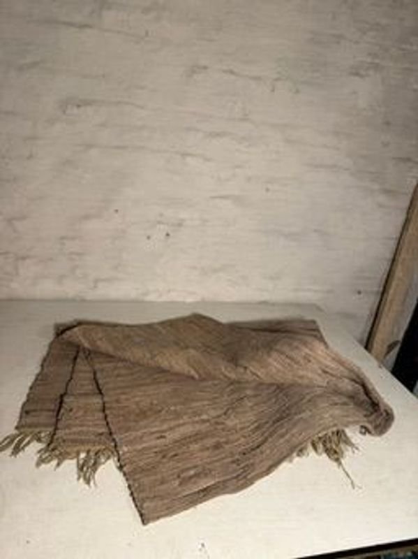 Alfombra Tejida Artesanal de Cuero