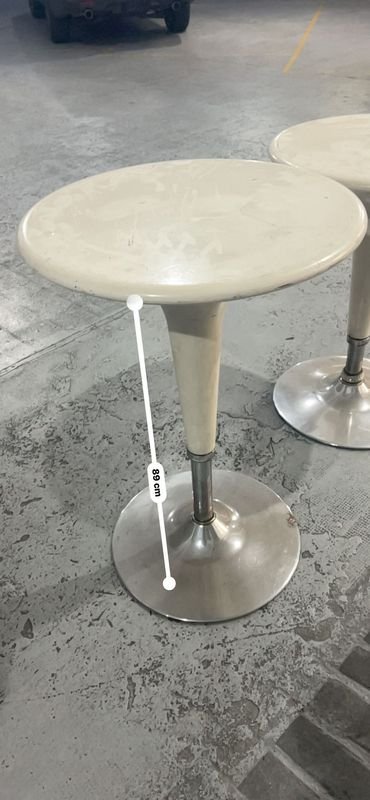 Mesas auxiliares de metal y madera - imagen 4