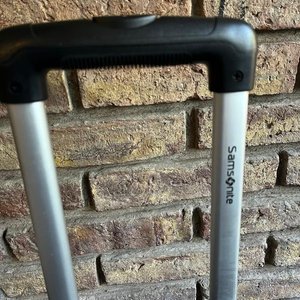 Valija Samsonite Negra Grande con Ruedas - imagen 3