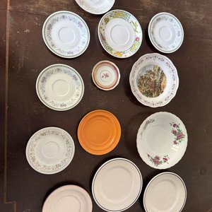Lote anterior: Lote de 12 Platos Surtidos de Porcelana con Diseños Florales y Paisajes