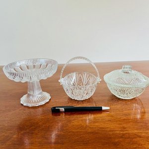 Set de 3 piezas de vidrio: centro de mesa, canasta y caramelera - imagen 2