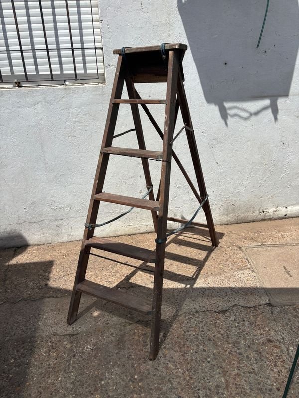 Escalera de Tijera de Madera Antigua