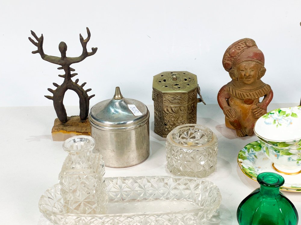 Colección de objetos antiguos y decorativos - imagen 2