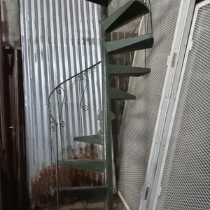 Escalera Caracol Metálica Verde 260 cm de Alto - imagen 3