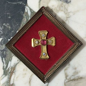 Cuadro Decorativo Cruz Dorada con Piedras y Marco Calado - imagen 4