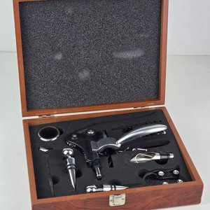Juego de Accesorios para Vino en Caja de Madera - imagen 3