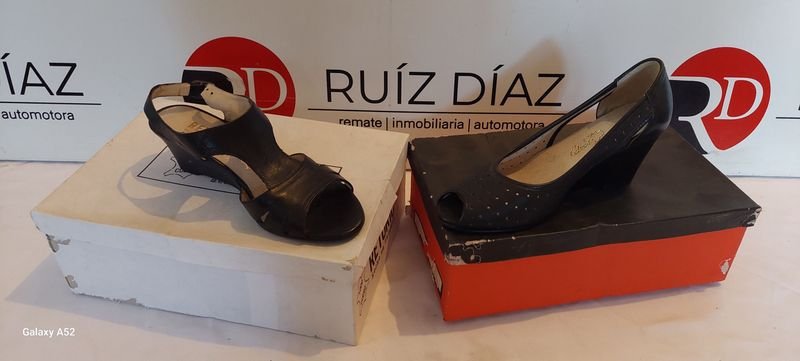 Lote siguiente: Zapatos de tacón alto Ruí Díaz, talla 35
