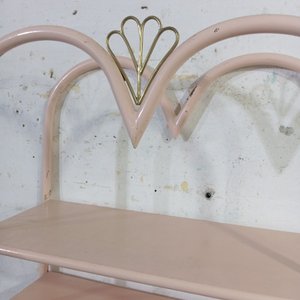 Biblioteca Estilo Art Decó en Caño Rosa con Detalles en Bronce - imagen 6
