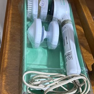 Lote siguiente: Masajeador Facial Eléctrico con Accesorios