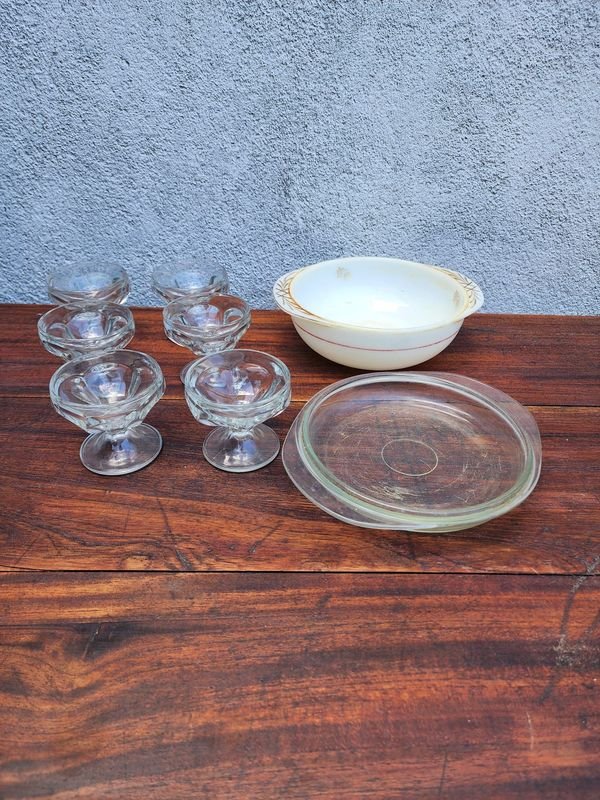 Set de 5 Copas de Vidrio Grueso y Bol de Pirex
