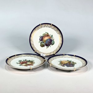 Lote siguiente: Tres Platos de Porcelana Alemana Beyer & Bock con Frutas y Guarda Azul