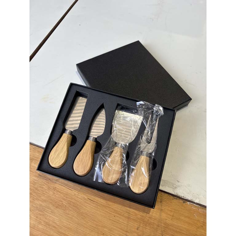 Lote siguiente: Cuchillos para queso de buena calidad