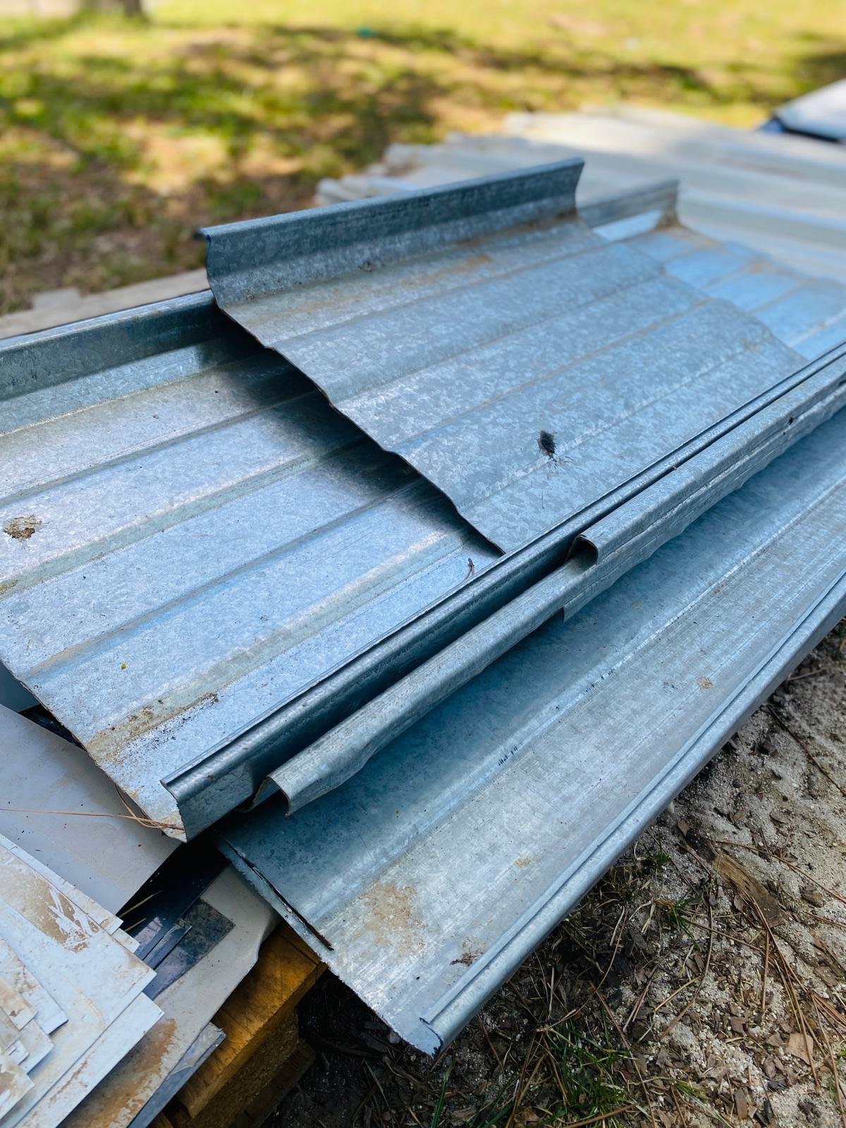 Lote siguiente: Materiales de construcción: chapas y pallets