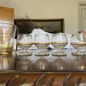 Jarra Hielera y 4 Copas de Cognac con Detalles Dorados - imagen 1