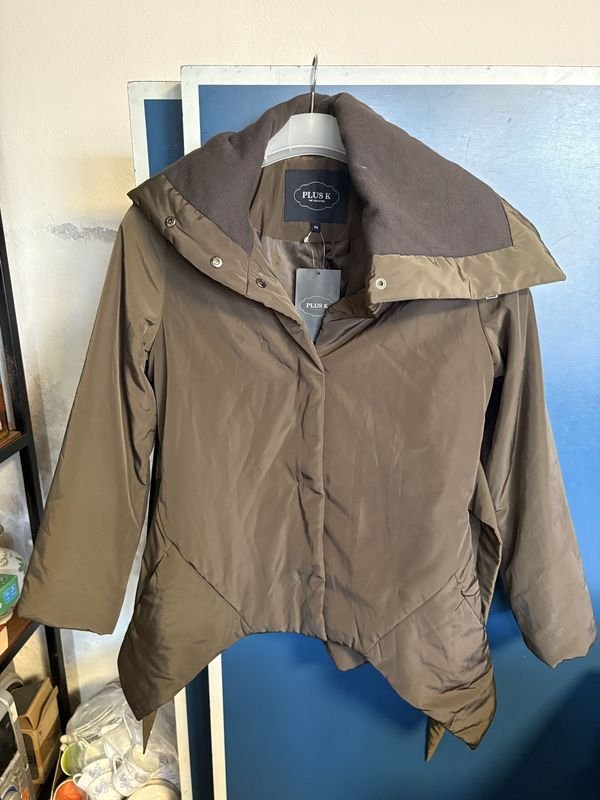 Campera de Abrigo "Plus K" Talle 55 y 66 Color Oliva y Marrón