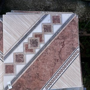 Lote anterior: Cerámica para Piso con Diseño Rombo y Bordes Decorativos