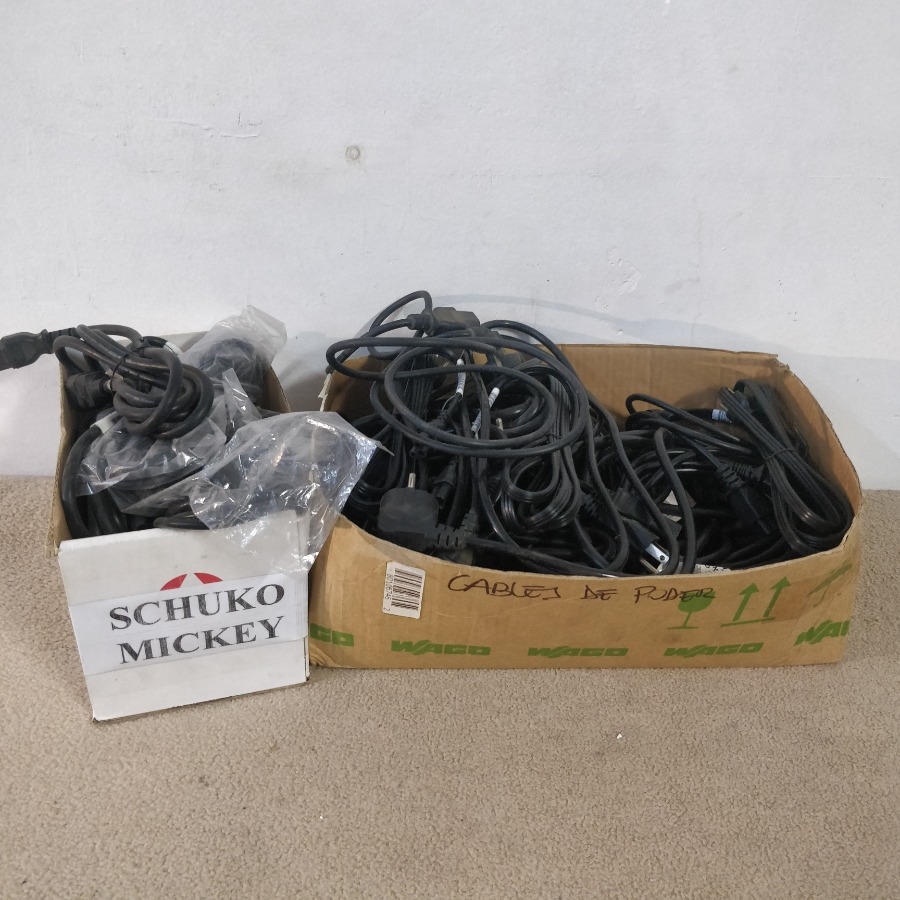 Lote siguiente: Cables de Poder en Bulto - Conexiones y Accesorios