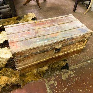 Baúl Antiguo de Madera con Herrajes Metálicos y Cuero - imagen 3