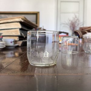 Juego de 6 Vasos de Vidrio con Cortes Geométricos - imagen 2