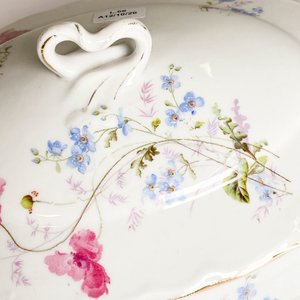Guisera Antigua de Porcelana Alemana KPM con Tapa y Flores - imagen 5