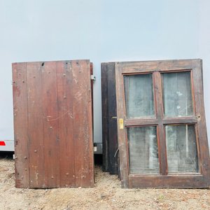 Lote siguiente: 6 Hojas de Ventana y 6 Postigones de Madera con Marco Dorado