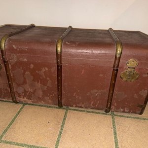 Gran Baúl de Viaje Antiguo Marrón con Herrajes Metálicos - imagen 2