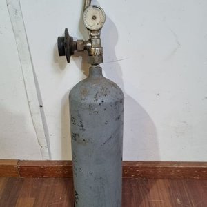 Lote anterior: Balón de Gas Tipo Oxígeno con Regulador HYF-P6 y Manómetro - Coleccionismo Industrial