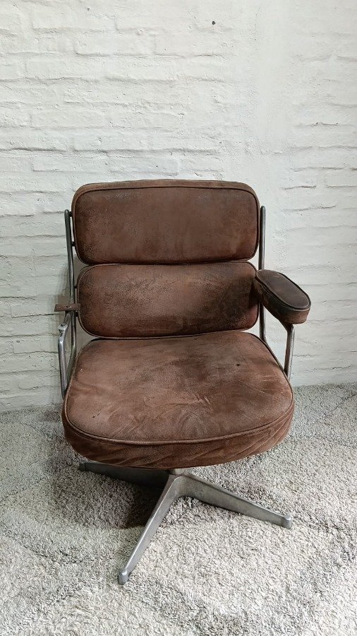 Item 4243 - Image 0